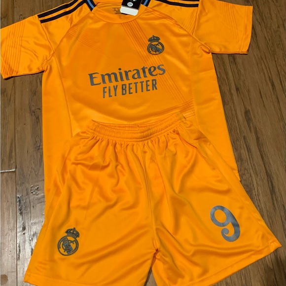 Kids Mbappe Orange Youth XL Jersey Real Madrid Soccer Kit - 2024-25 NWT Size 30 - Picture 5 of 7